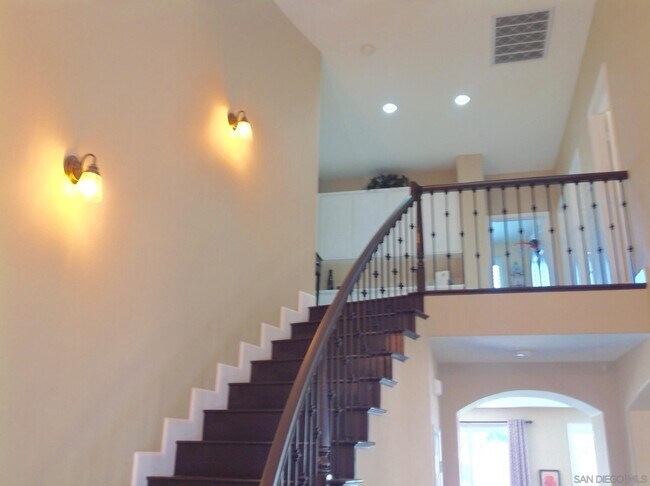 Building Photo - 1117 Mt Dana Dr