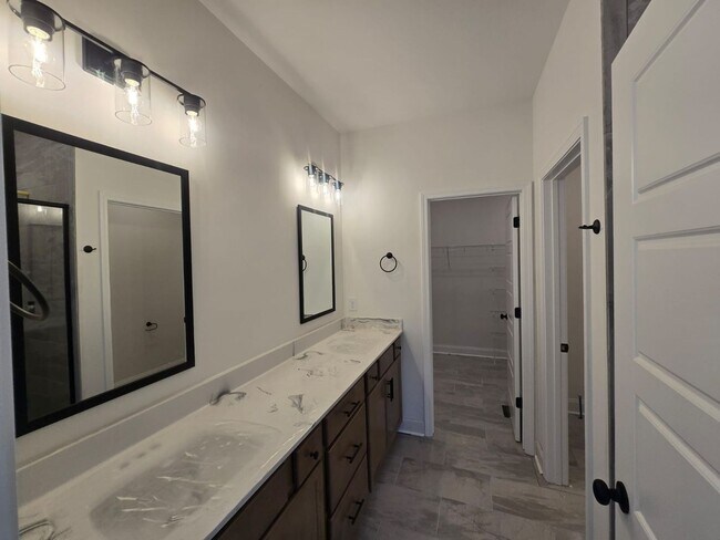 Building Photo - Ruby Floor Plan – 5BR/3BA New Construction...
