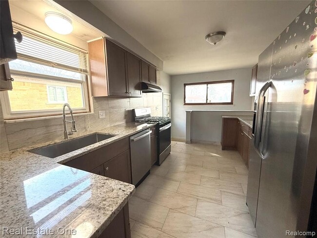 Building Photo - 6845 Plainfield St