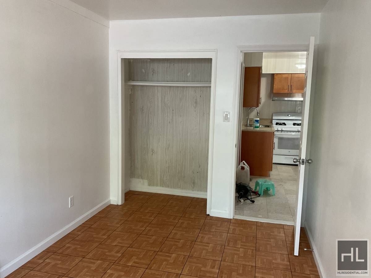 Building Photo - 49 AVENUE