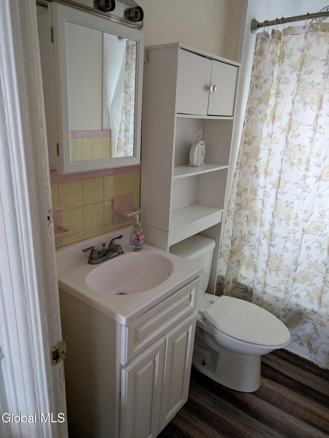 Building Photo - 318 27th St