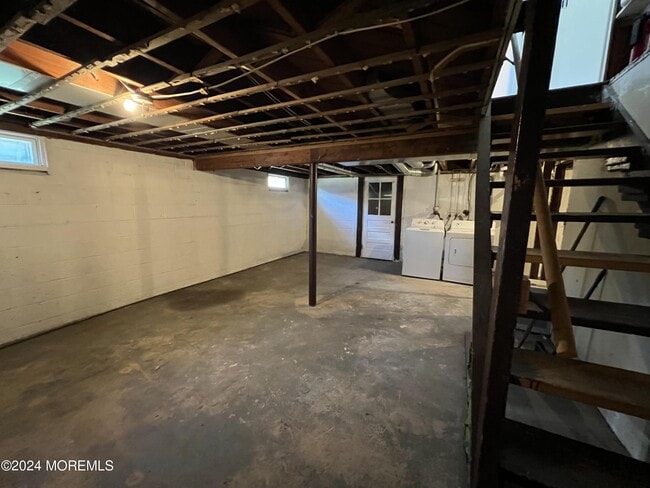 Building Photo - 99 Mc Lean St