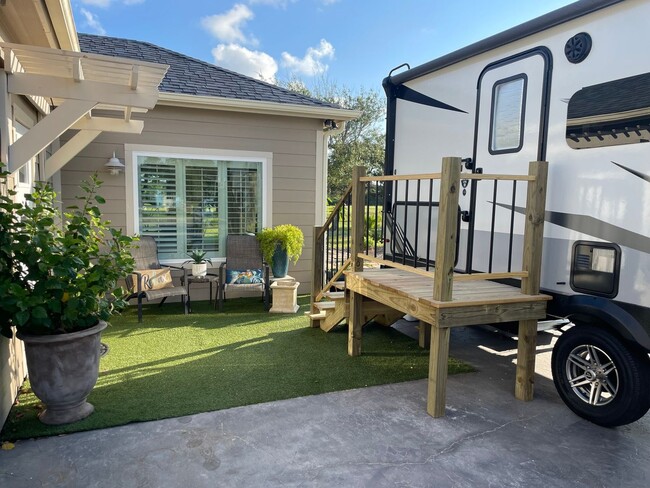 Building Photo - Charming 1BR plus bonus room, 2 full bath ...