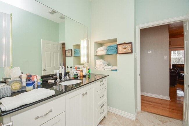 Building Photo - 400-1/2 4th St