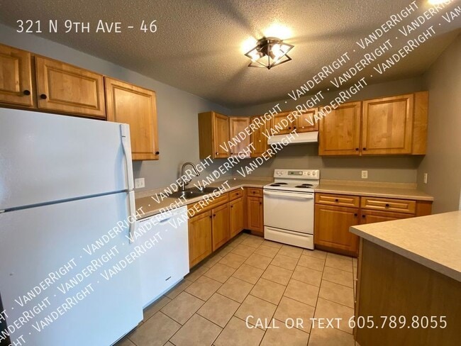 Building Photo - 321 9th Ave