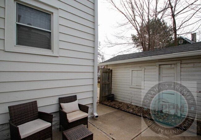 Building Photo - 822 N 50th Ave