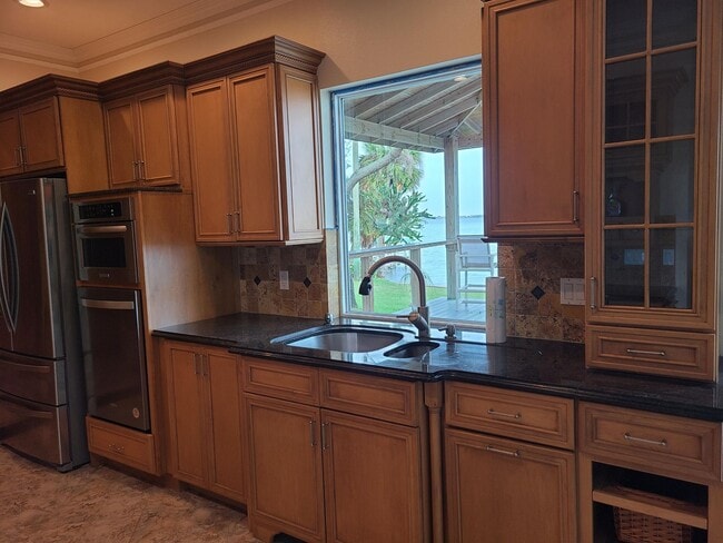 Building Photo - 2557 Pineapple Ave