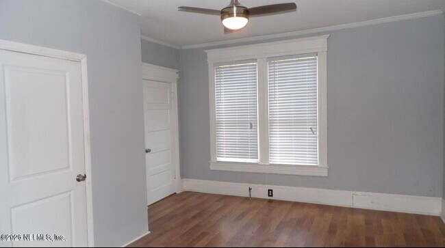 Building Photo - 1709 W 45th St