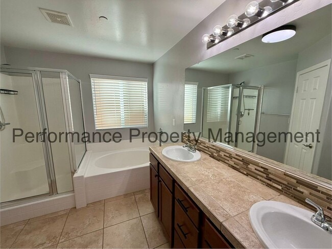 Building Photo - Stunning 5 Bed/3 Bath SW Bakersfield Home w/ RBP & $0 Deposit Option