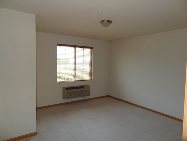 Building Photo - Wonderful 2 bed 2 bath family home. One ca...
