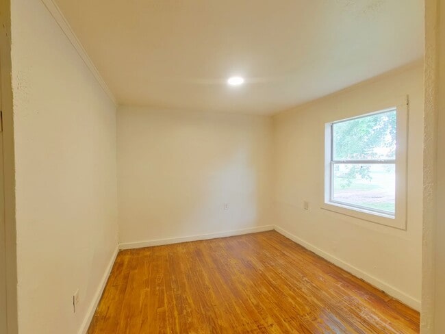 Building Photo - 2438 S Holyoke St