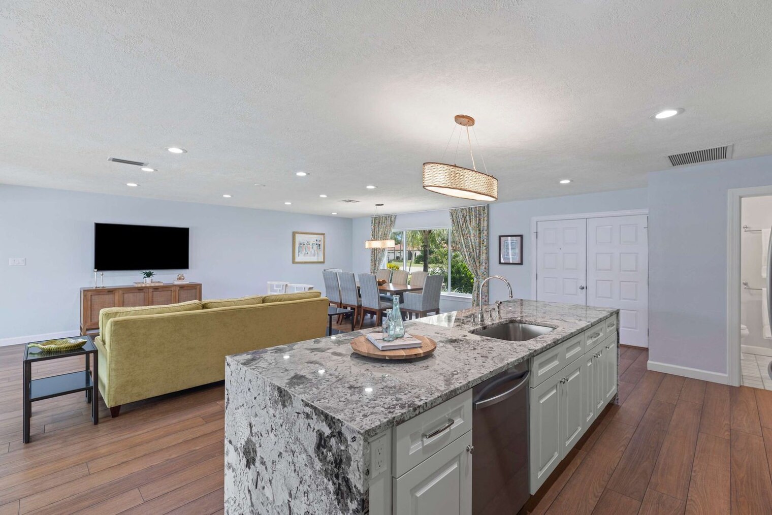 Building Photo - 2218 Kings Lake Blvd