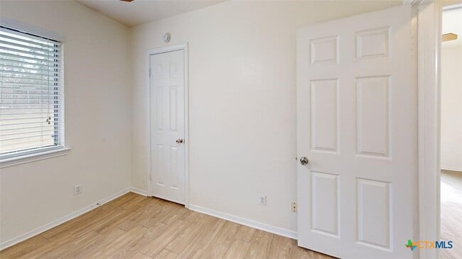 Building Photo - 802 Hackberry St