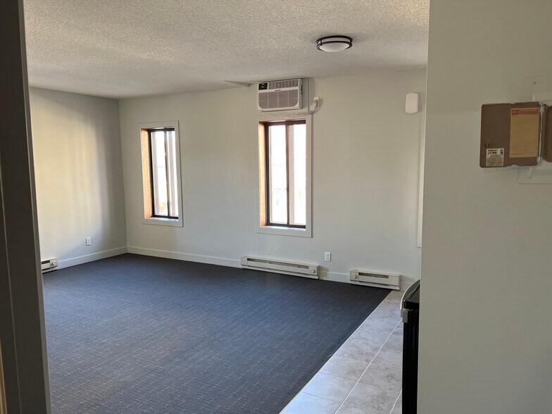 Building Photo - 207 3rd St S