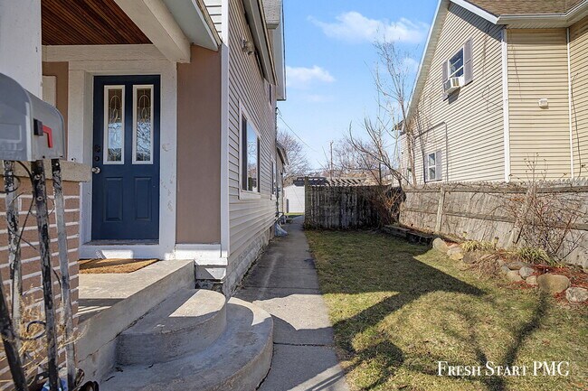 Building Photo - Spacious 5-Bed Home with 2.5 Baths