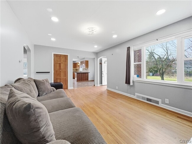 Building Photo - 429 Lionel Ave