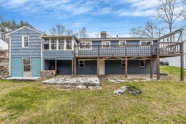 Building Photo - 149 Lakeside Blvd E