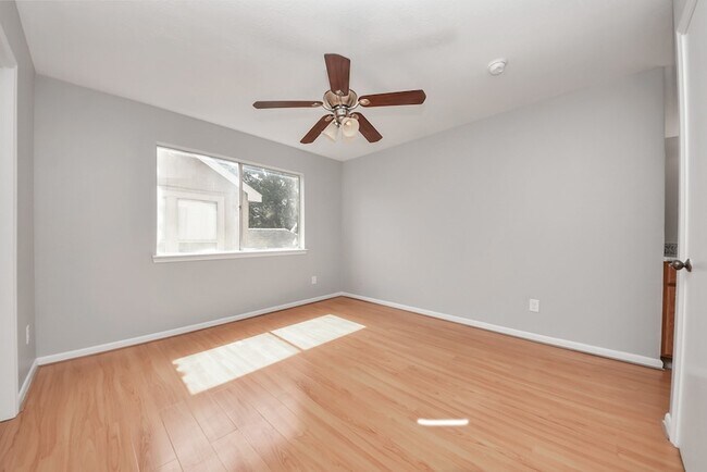 Building Photo - 115 Squires Bend