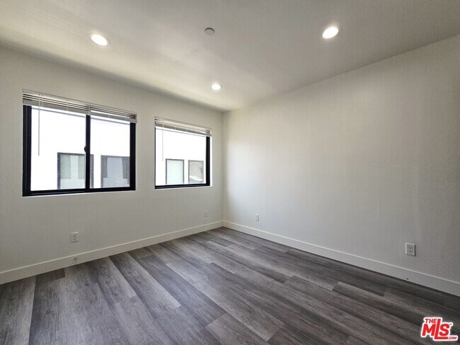 Building Photo - 4112 Normandie Ave