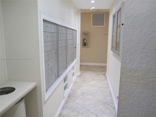 Building Photo - 1350 River Reach Dr
