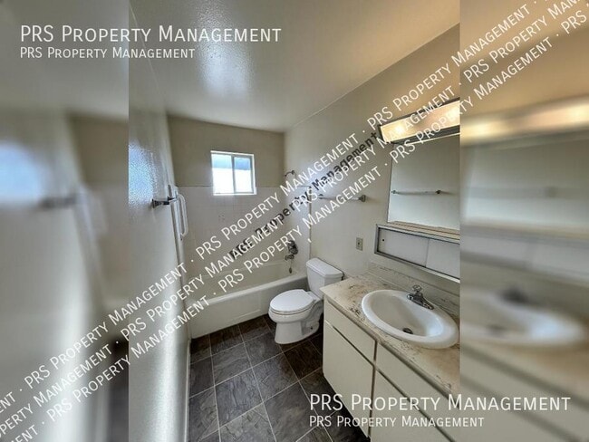 Building Photo - Tempe Condo Available