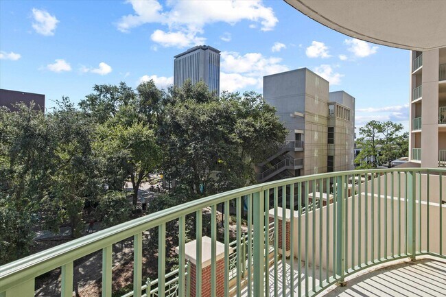 Building Photo - 300 S Duval St