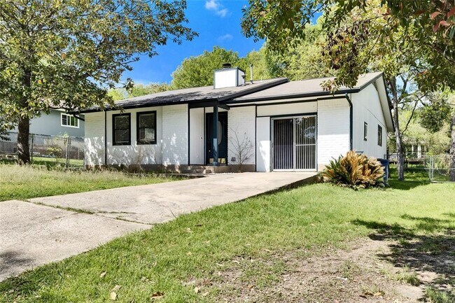 Building Photo - 3900 E 16th St