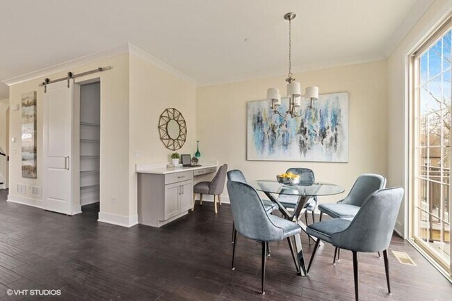 Building Photo - 2 bedroom in Chicago IL 60015