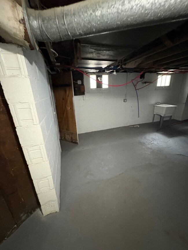 Building Photo - 121 Jones St