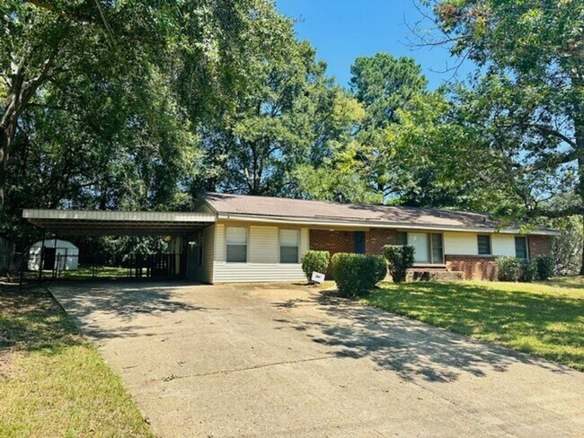 Primary Photo - ** 5 Bed 2 Bath located in County Downs** ...
