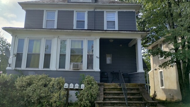 Building Photo - 3107 Evergreen Ave