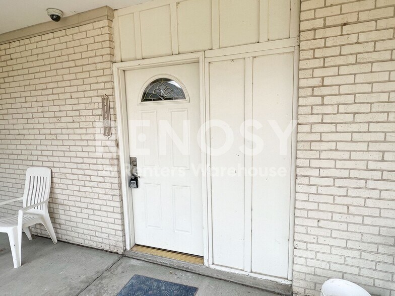 Building Photo - 4192 W Pondview Dr