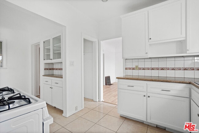 Building Photo - 1091 S Mansfield Ave