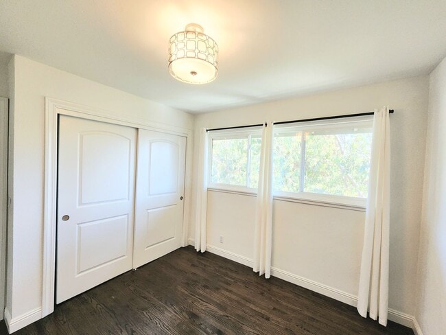 Building Photo - 3 bedroom 3 bathroom hillside Pacifica home with serene views