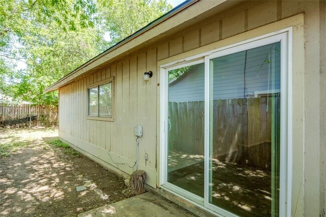 Building Photo - 6900 Branchwood Dr