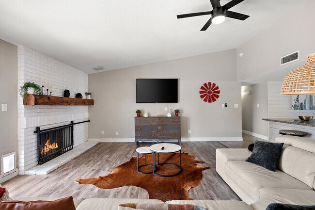 Building Photo - 4332 E Cherokee St