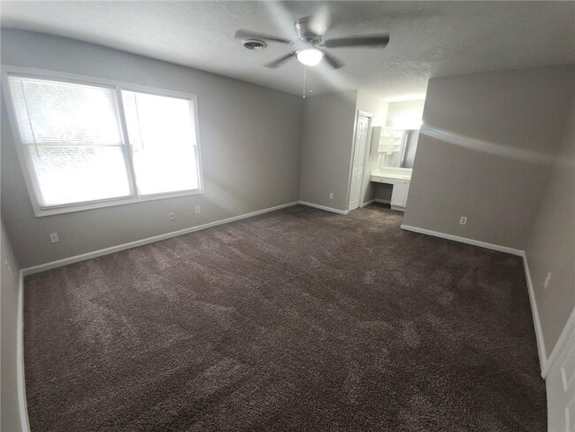 Building Photo - 105 Oak Hill Cir