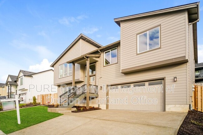 Building Photo - 2659 NE Justus Ave