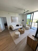 Building Photo - 7107 W 4th Way