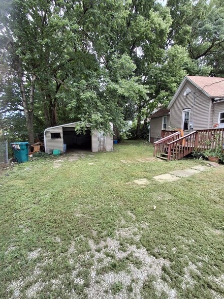 Building Photo - 253 Linneus Ave