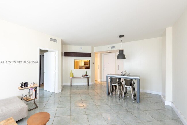 Building Photo - 888 Brickell Key Dr