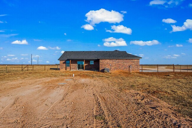 Building Photo - Country Living In Roosevelt ISD!
