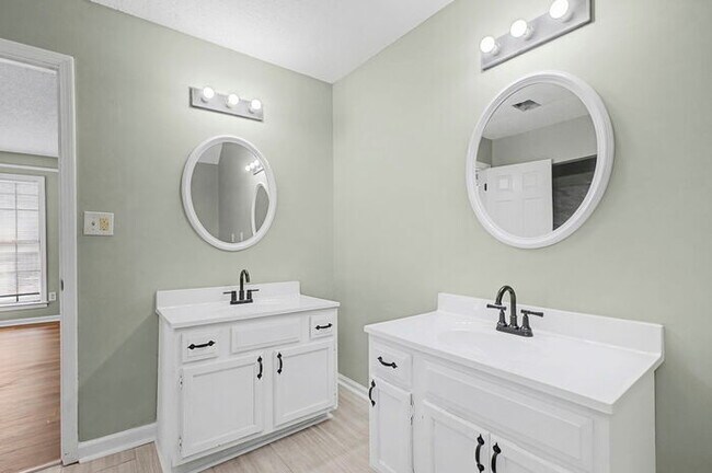 Building Photo - YOU DON'T WANT TO MISS THIS ONE!!!! SECTION 8 WELCOMED !!!!!