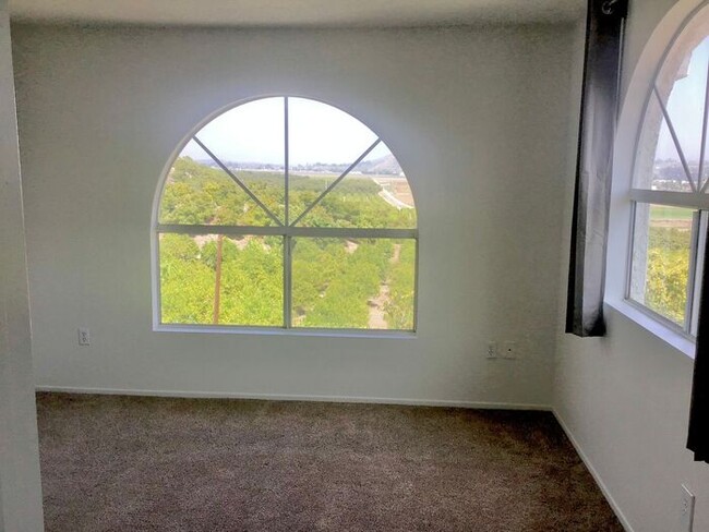 Building Photo - Top of Vista Camarillo