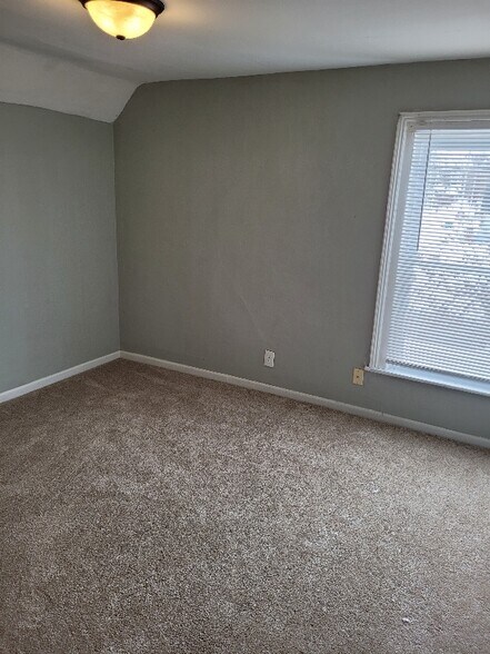 Building Photo - 1010 N Pine St