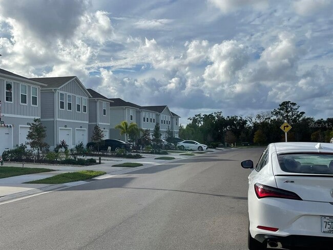 Building Photo - 14124 Crimson Ave