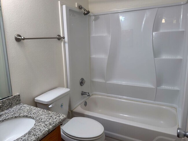 Building Photo - 302 Inverness Dr
