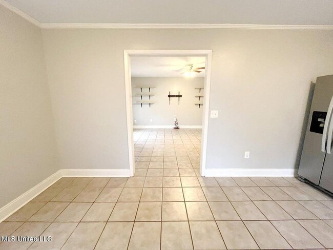 Building Photo - Move In Ready 3br/1Ba