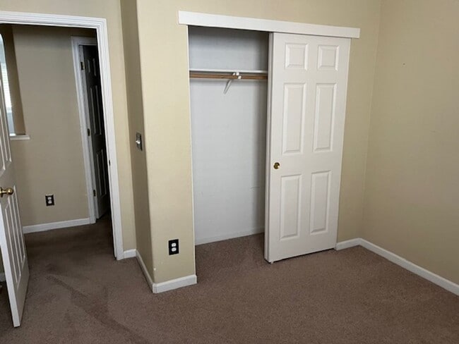 Building Photo - Desirable 3 bedroom 2 bath Home in Roseville