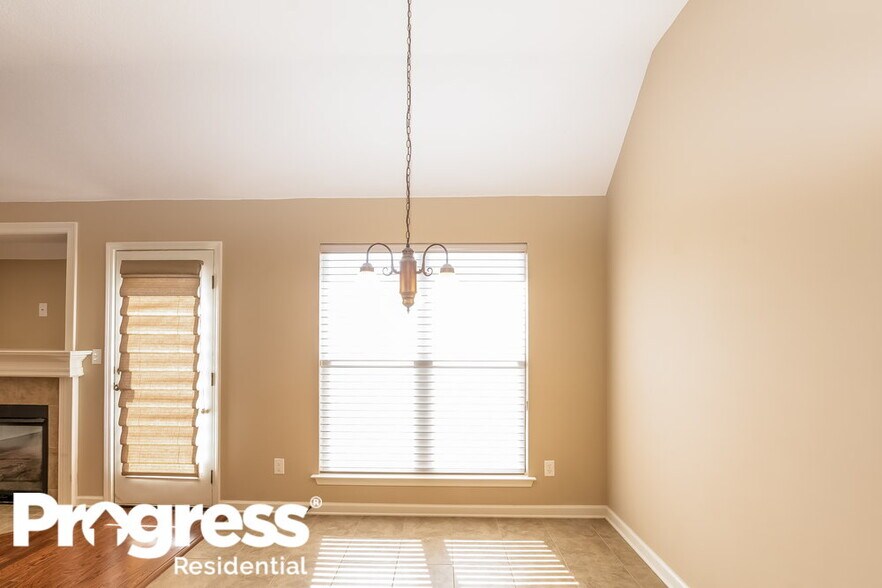 Building Photo - 12379 Bevan Dr